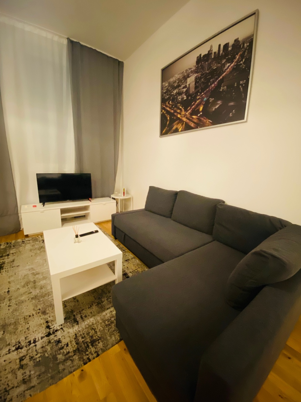 1-bedroom Apartment — photo 1